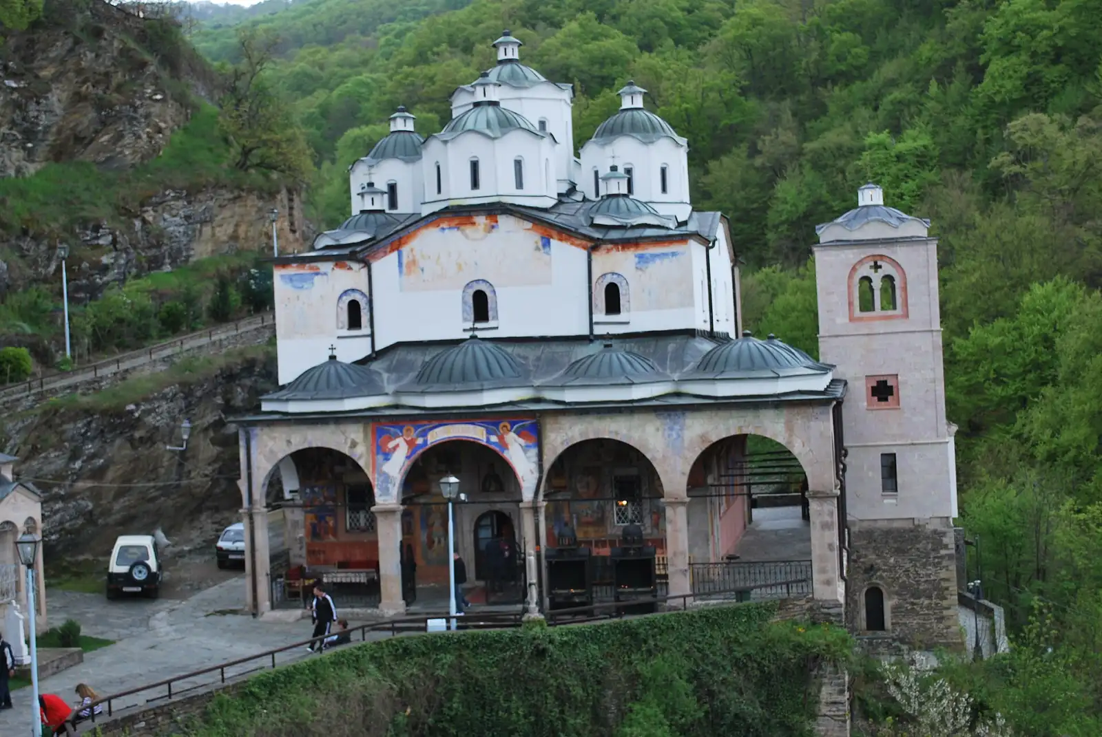 Црквата и камбанаријата на манастирот Св. Јоаким Осоговски со насликана фасада