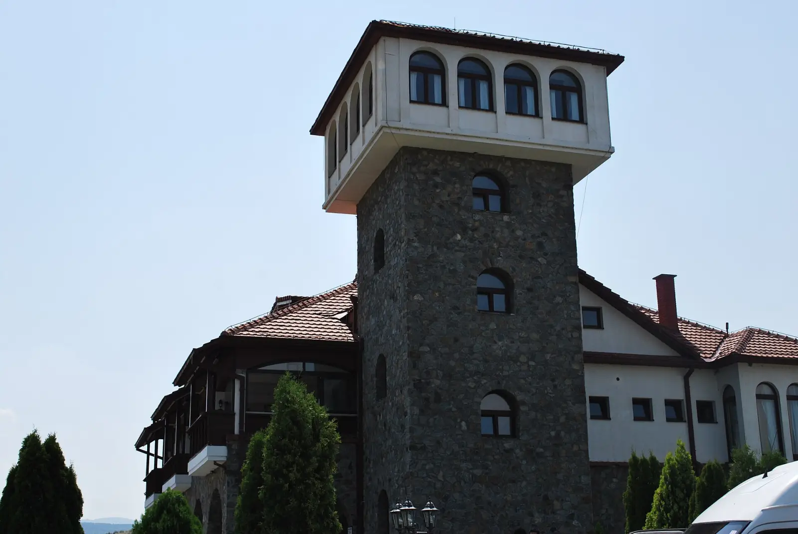 Каменатата кула на винаријата Попова Кула во Демир Капија